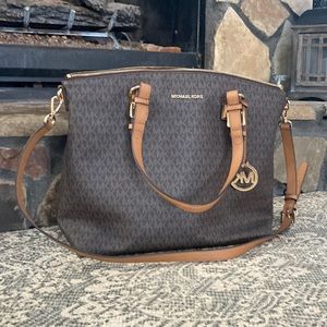 EUC Michael Kors handbag/laptop purse